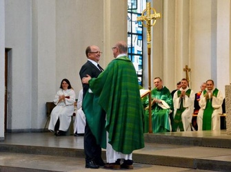 Neue Baumeister in einer lebendigen Kirche