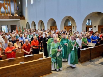 Neue Baumeister in einer lebendigen Kirche