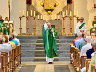 Neue Baumeister in einer lebendigen Kirche