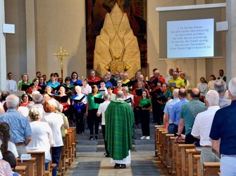 Neue Baumeister in einer lebendigen Kirche