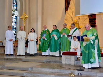Neue Baumeister in einer lebendigen Kirche