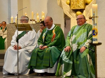 Neue Baumeister in einer lebendigen Kirche