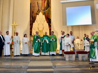 Neue Baumeister in einer lebendigen Kirche