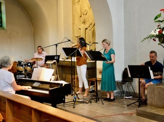 Neue Baumeister in einer lebendigen Kirche