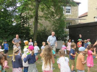 Verabschiedung von Pater Fritz im Kindergarten ULF