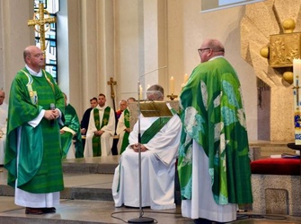 Neue Baumeister in einer lebendigen Kirche