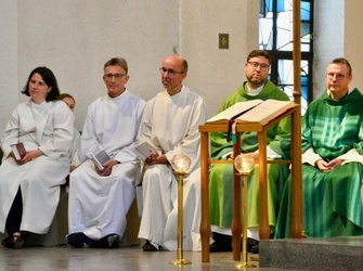 Neue Baumeister in einer lebendigen Kirche
